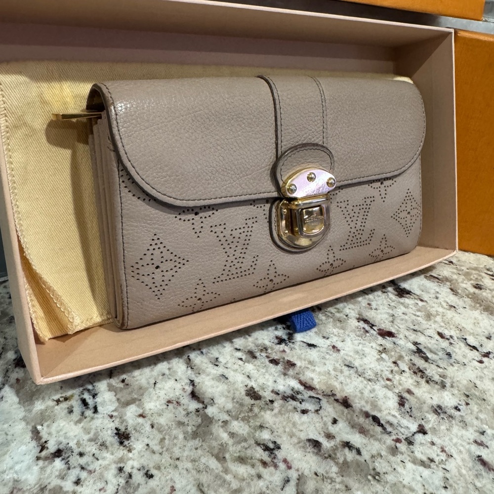 Authentic Louis Vuitton Iris Long Wallet Mahina Leather Monogram - Picture 7 of 13